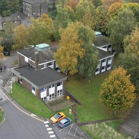 Fantastic En-suite In Bradford With Kitchen Access Apartment